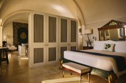 Deluxe Open Space Suite bedroom