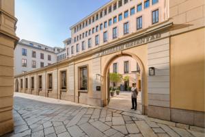 Mandarin Oriental, Milan — entrance on Via Andegari