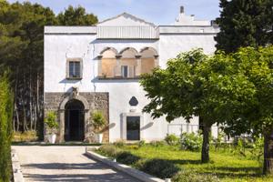 Critabianca — the masseria entrance, Cutrofiano