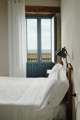 Hotel Gutkowski, Ortigia — a room with the balcony doors open to the sea