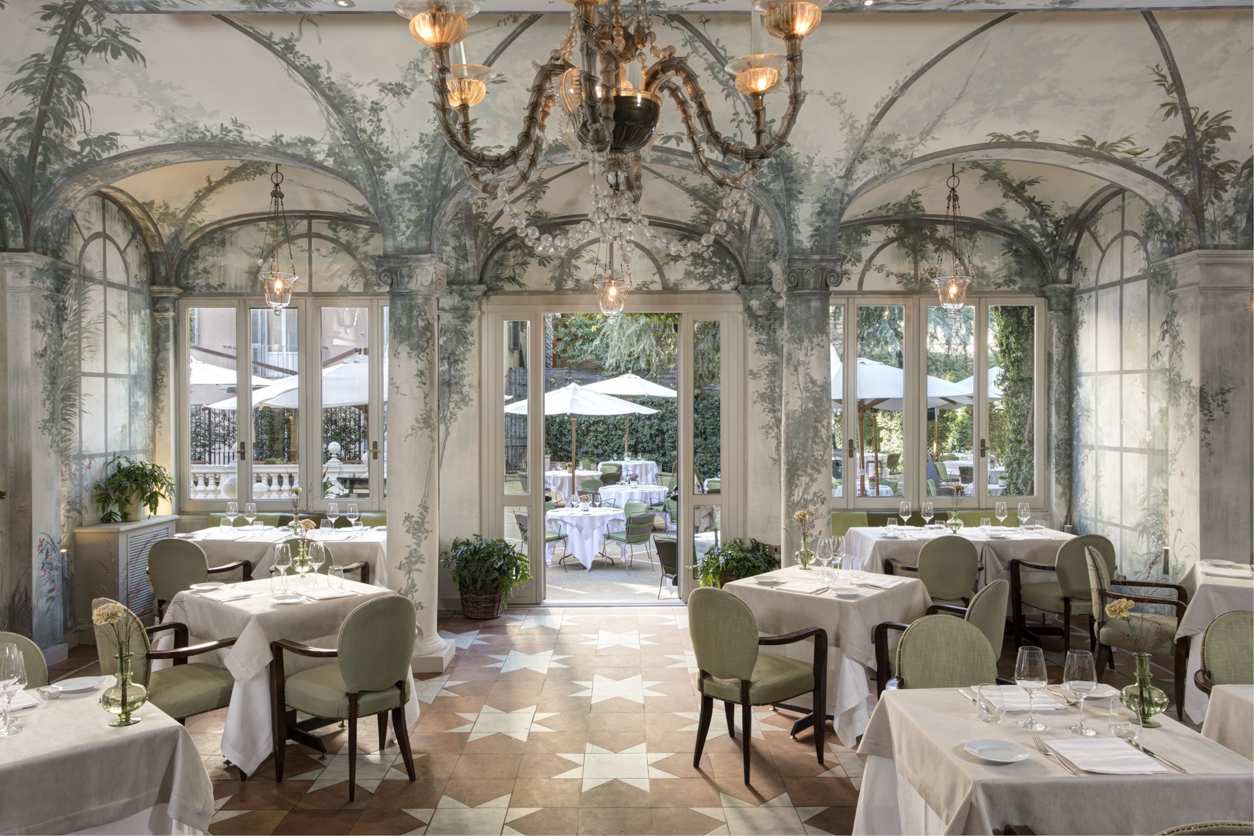 Le Jardin de Russie at dinner