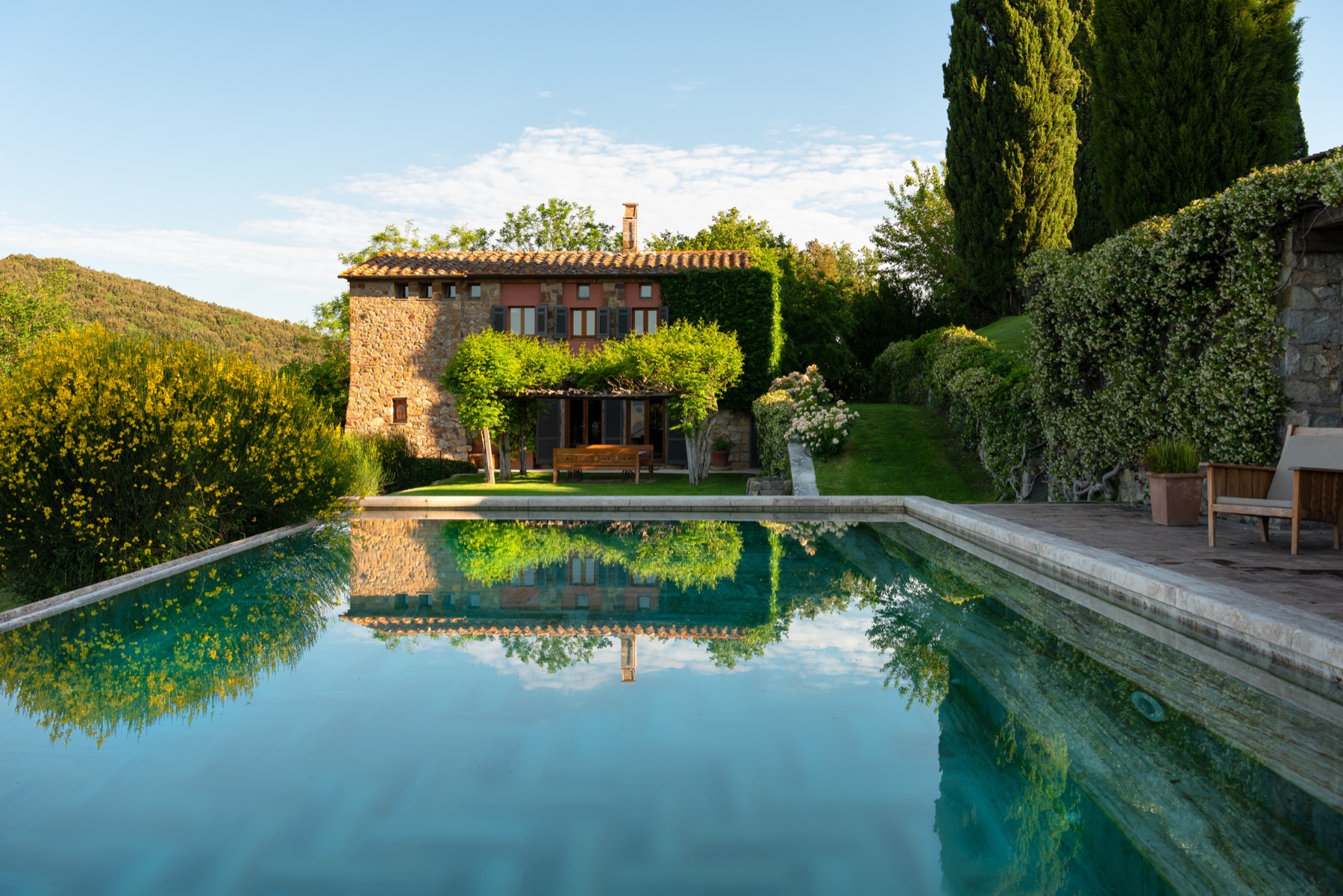 Castello di Vicarello — garden-set treatment